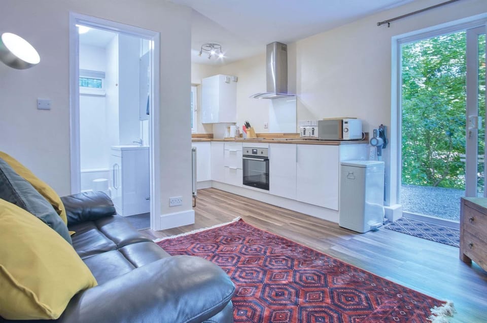 Croft Court - 1 Bedroom Apartment - Tenby (21479)