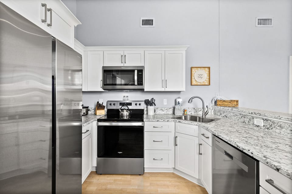 Fully Stocked Kitchen 
