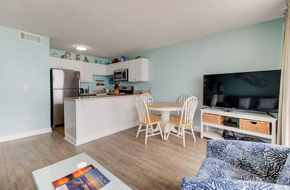 Atlantic Towers 612-print-007-080-Main Living Area-4200x2760-300dpi