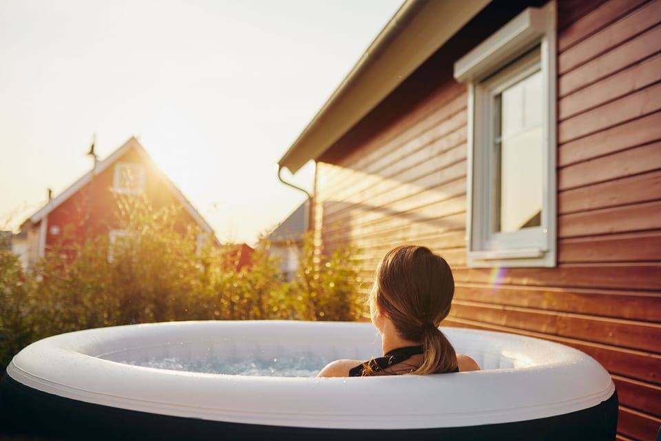 Outdoor spa tub
