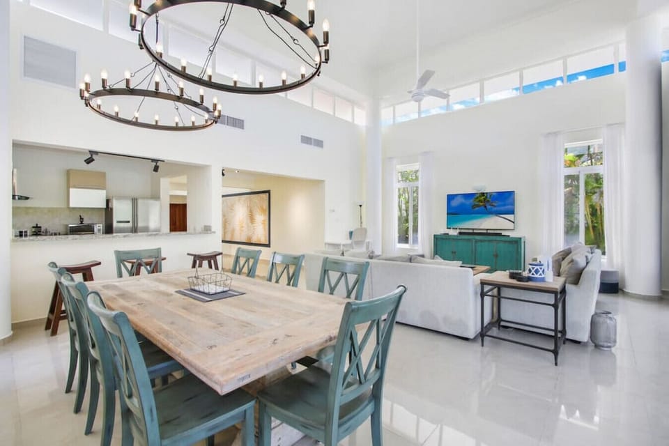 Villa Buganvilla 388: Open floor plan with dining- and living areas