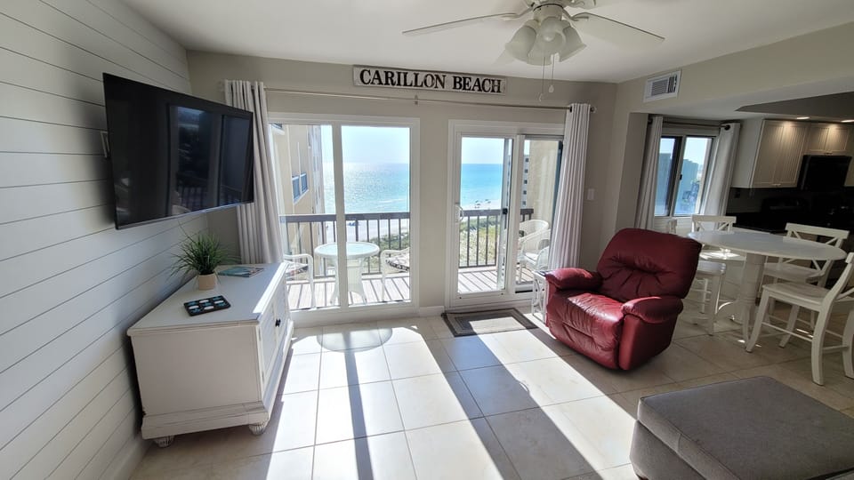 Living Room overlooking the beach!