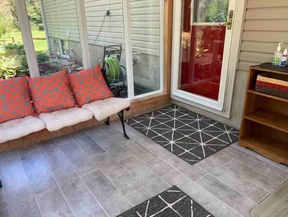 Entrance porch
