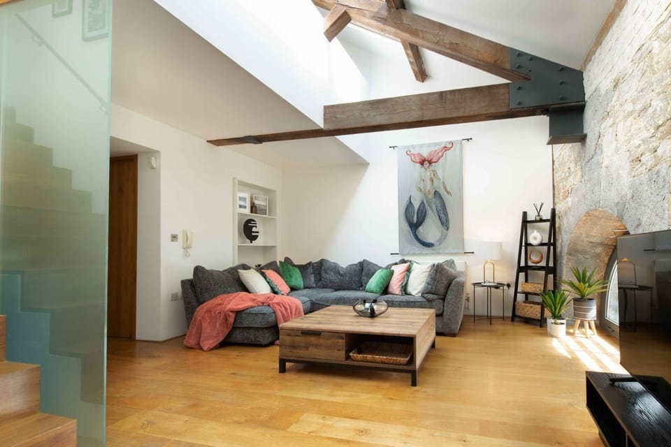 Living Room / Lounge