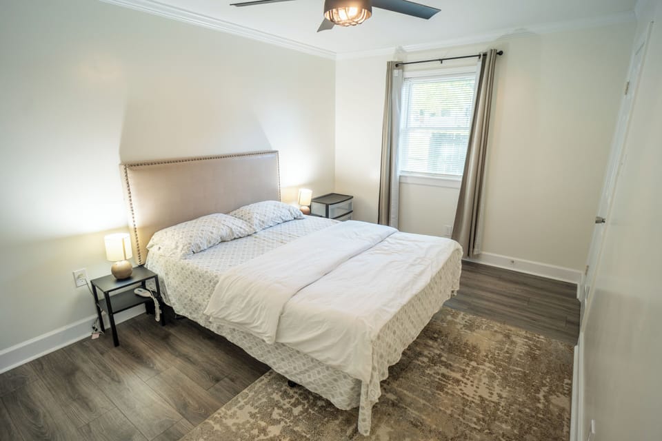 Bedroom 1 - Queen