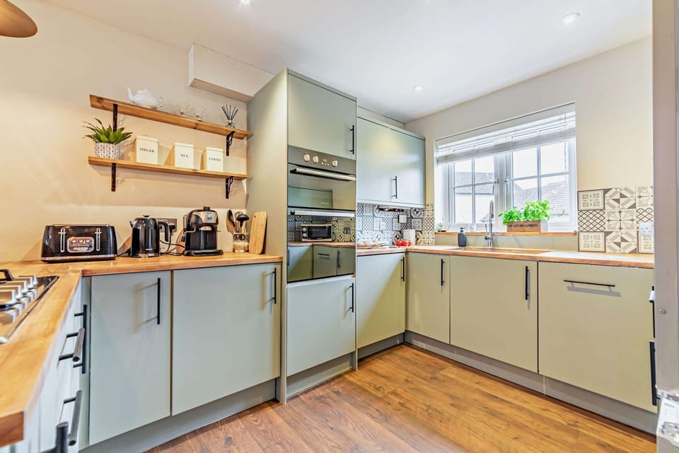 Ross House Kitchen - StayCotswold