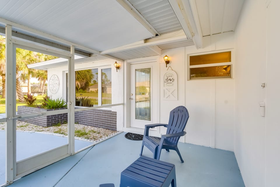 Screened-In Porch | Outdoor Seating