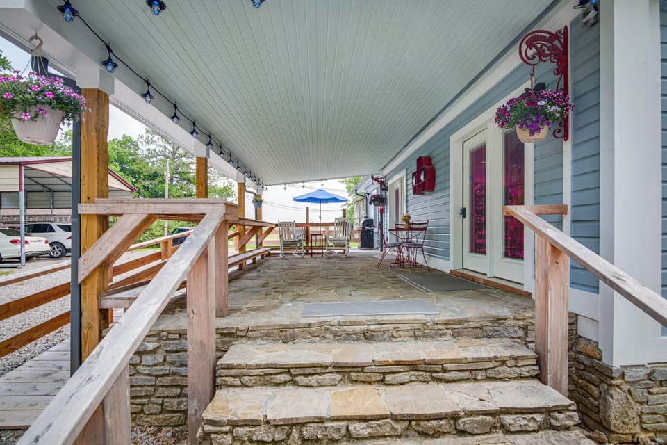 Covered Patio | Self Check-In | 0.3 Mi to Downtown Lewisburg