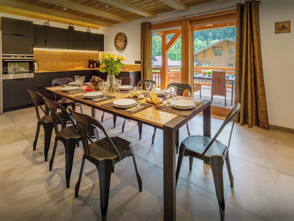 Dining/kitchen