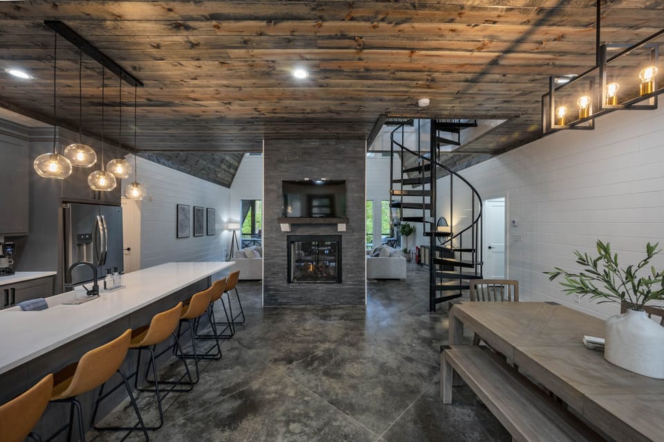 TV and fireplace in kitchen/dining area