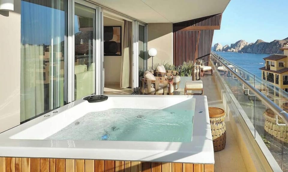 Outdoor spa tub