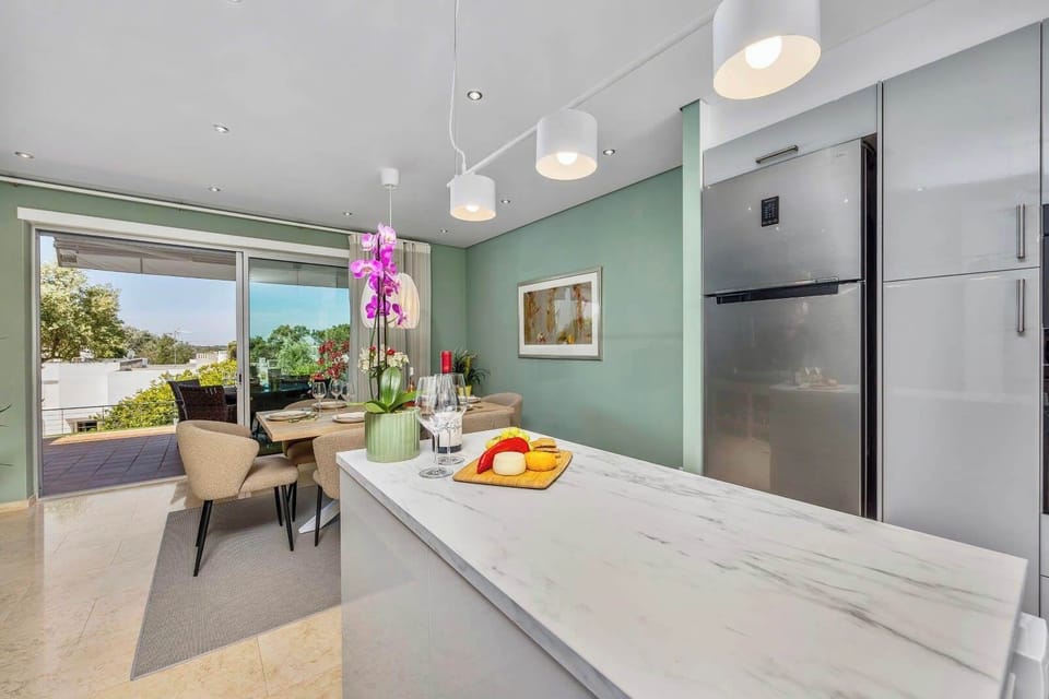 Fully Equipped Kitchen & Dining Area