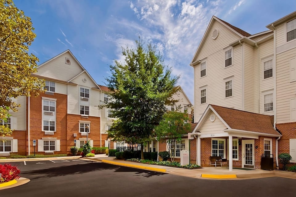 Pull up to a bright, welcoming stay with easy access.