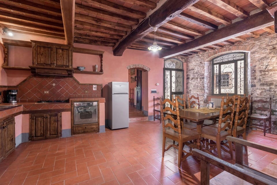 Amenities, Autumn, Dining Room, Kitchen, Room Detail, Spring, Summer