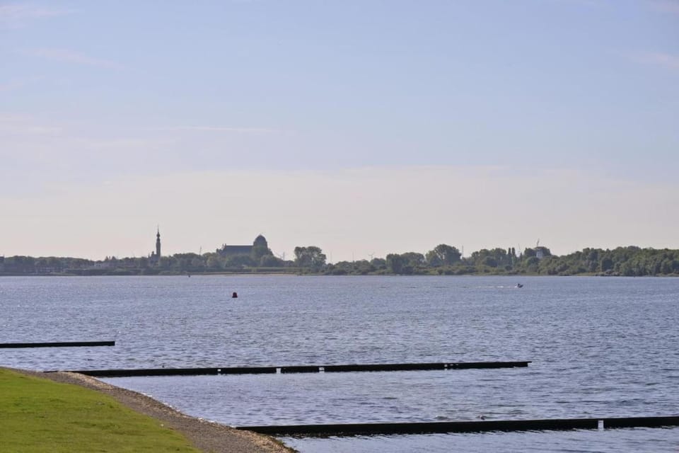 Region [summer] (>5 km)