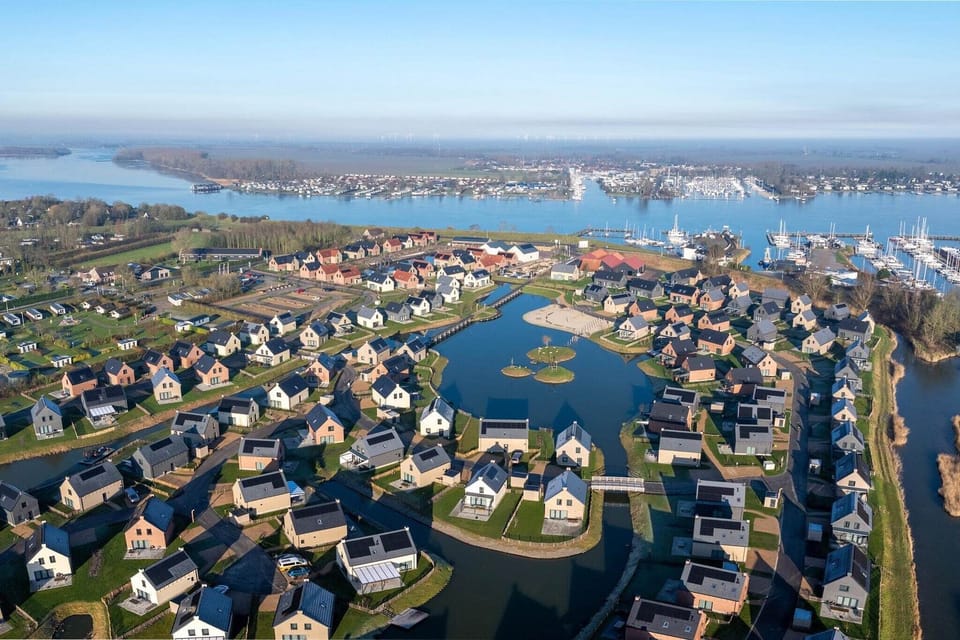 Region [summer] (>5 km)