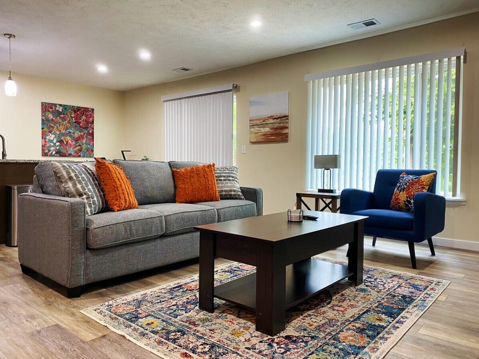 You will find all the comfort you need for your movie nights in our fully furnished living room.