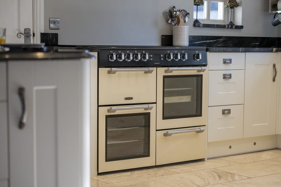 Ground floor: Kitchen with large electric range oven
