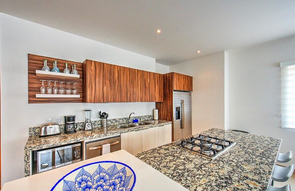 Elegant and fully-equipped kitchen