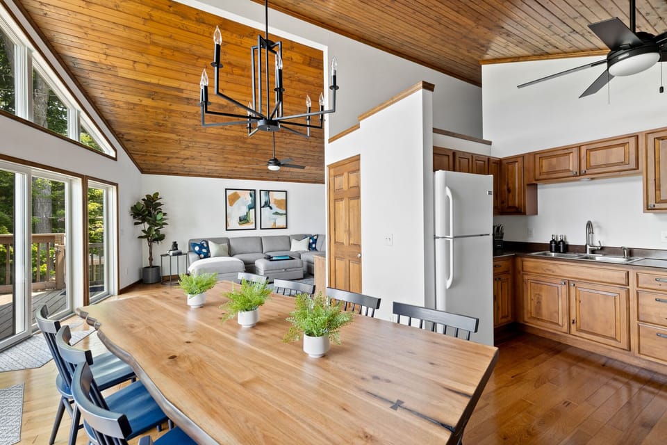 Seamlessly serve from kitchen to table.