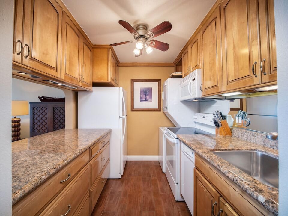 Plenty of space to create Maui meals!
