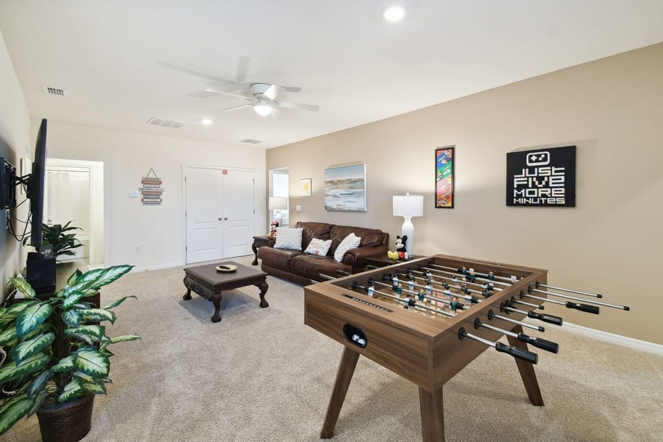 Furniture, Table, Coffee Table, Indoors, Living Room