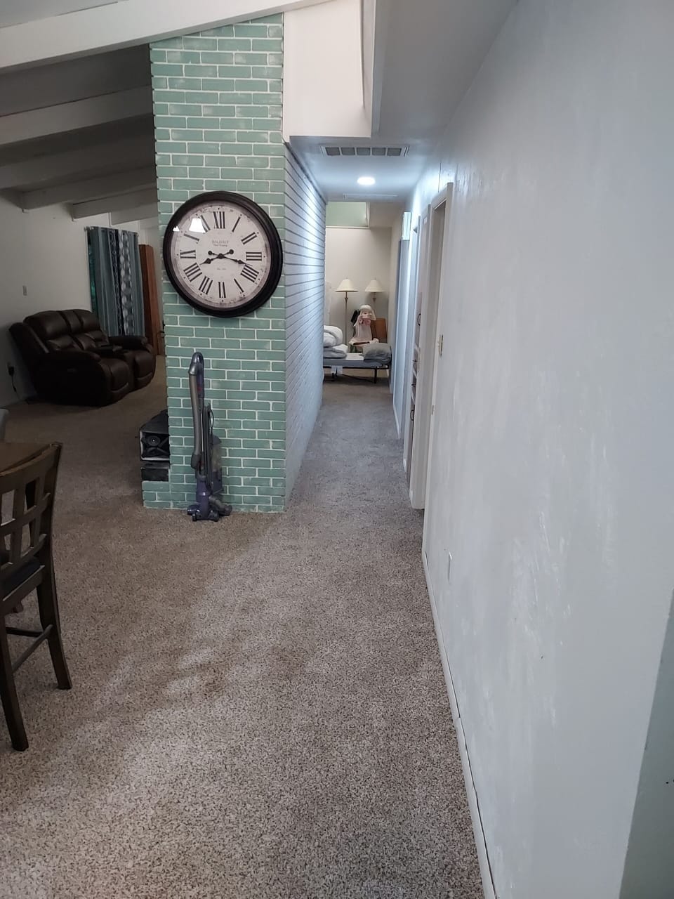 Hallway to bedrooms.