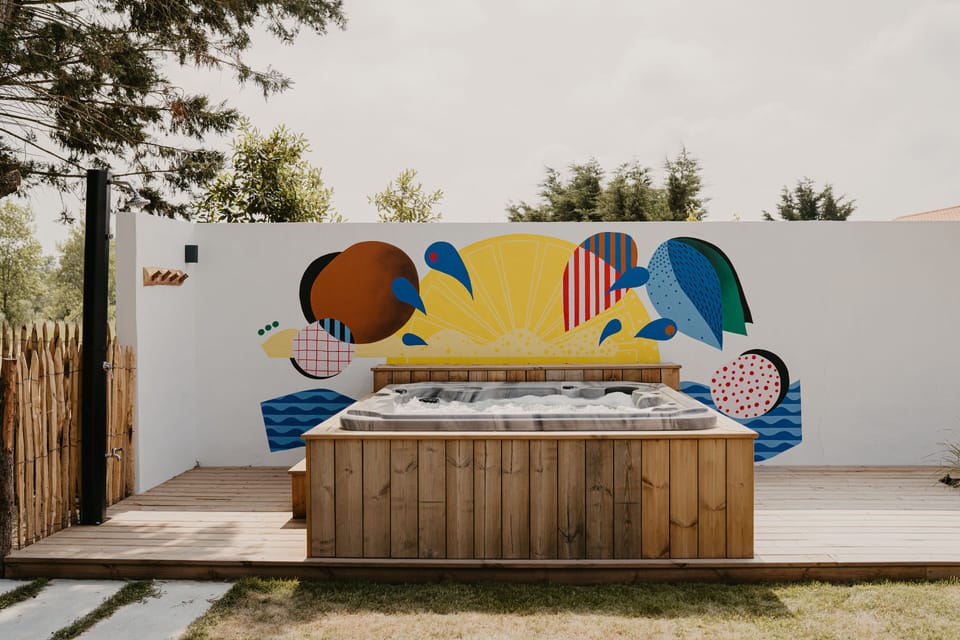 Outdoor spa tub
