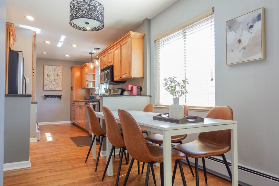 1st Kitchen: Dinning Area