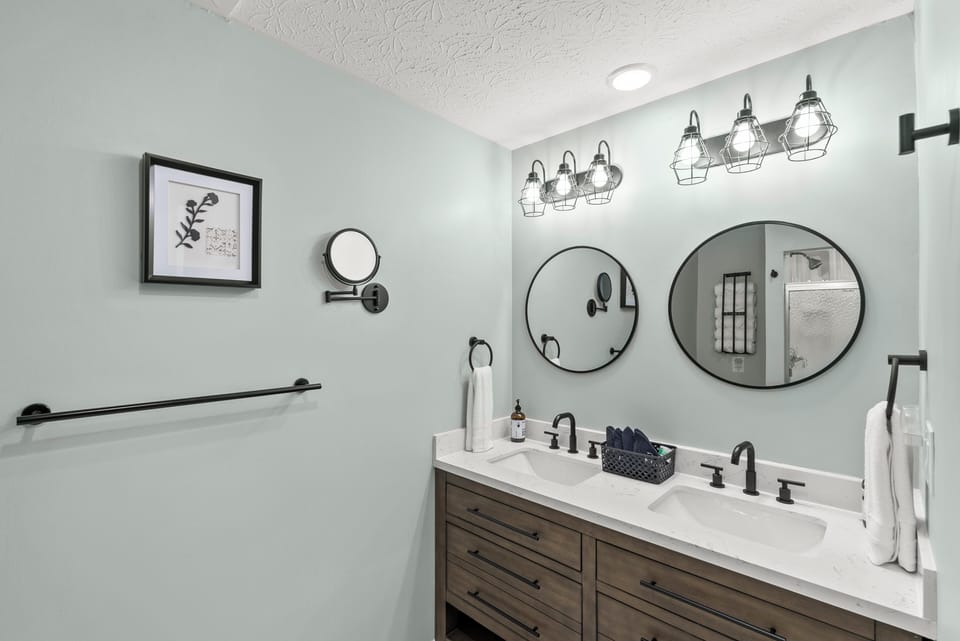Main level dual vanity bathroom. Has a shower/tub combo and services "Boho & Blush" bedrooms. 