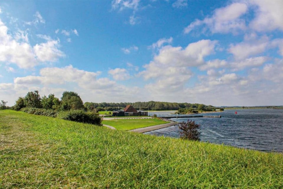 Region [summer] (>5 km)