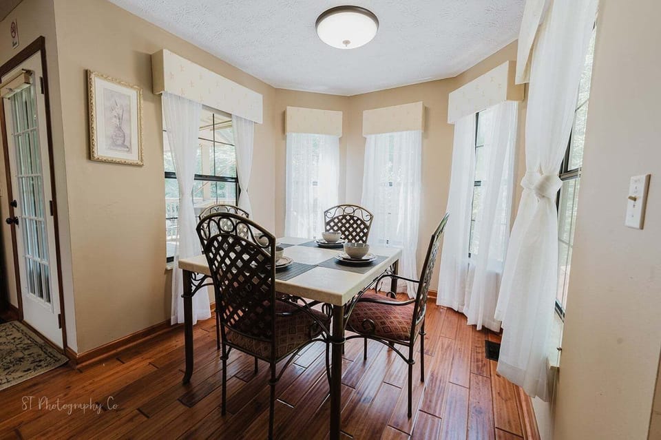 Architecture, Building, Dining Room, Dining Table, Furniture