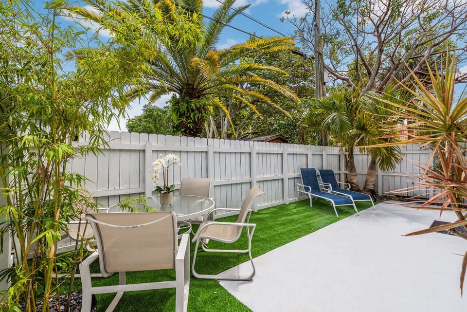 Guest Home's Private Yard