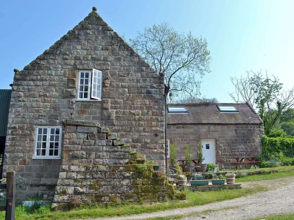 Delightful property | Shire Cottage - Leashaw Farm, Whatstandwell, near Matlock