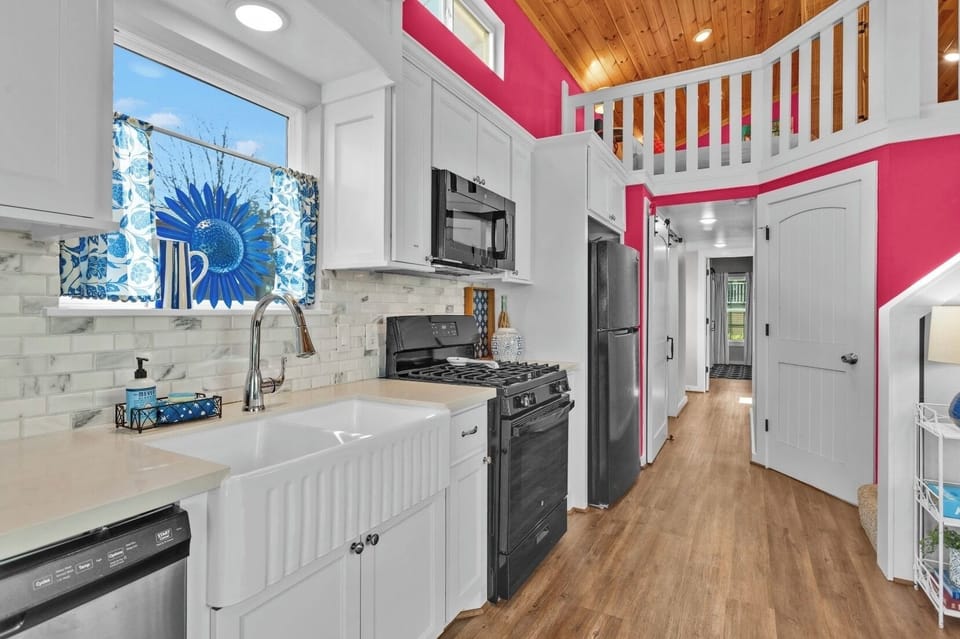 Full kitchen extending to hall and laundry area