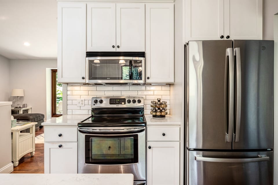 Effortlessly store and reheat your culinary creations with the convenience of a refrigerator and microwave. Whether it's keeping ingredients fresh or warming up leftovers, these essential appliances ensure your dining experience is as smooth as it is delightful. Welcome to a space where modern amenities meet your daily needs.