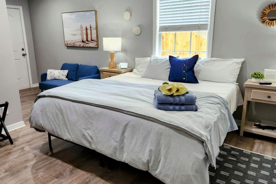 The Rye - King cool memory foam mattress with luxury quality linens and pillows you won`t want to leave.   En suite bathroom, private access to rear deck, closet built ins & Roku TV