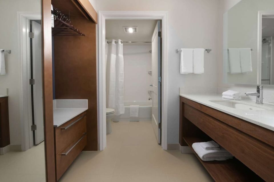 Refresh easily with a spotless vanity and bright bath.