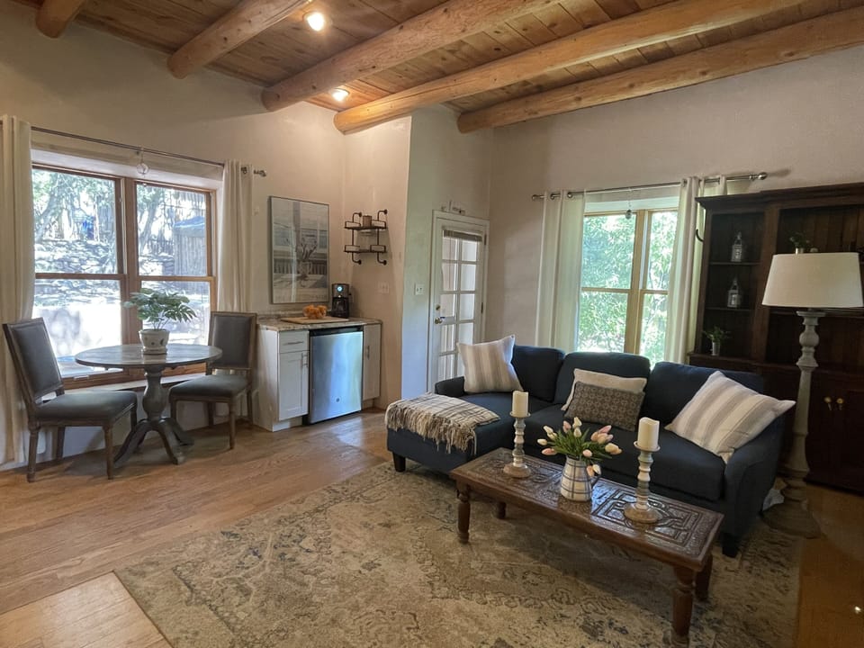 Guest Wing Living Room/Breakfast Nook