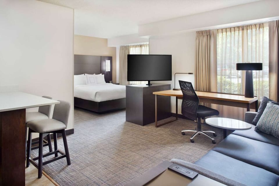 Unwind in a spacious suite with lounge, desk, and TV.