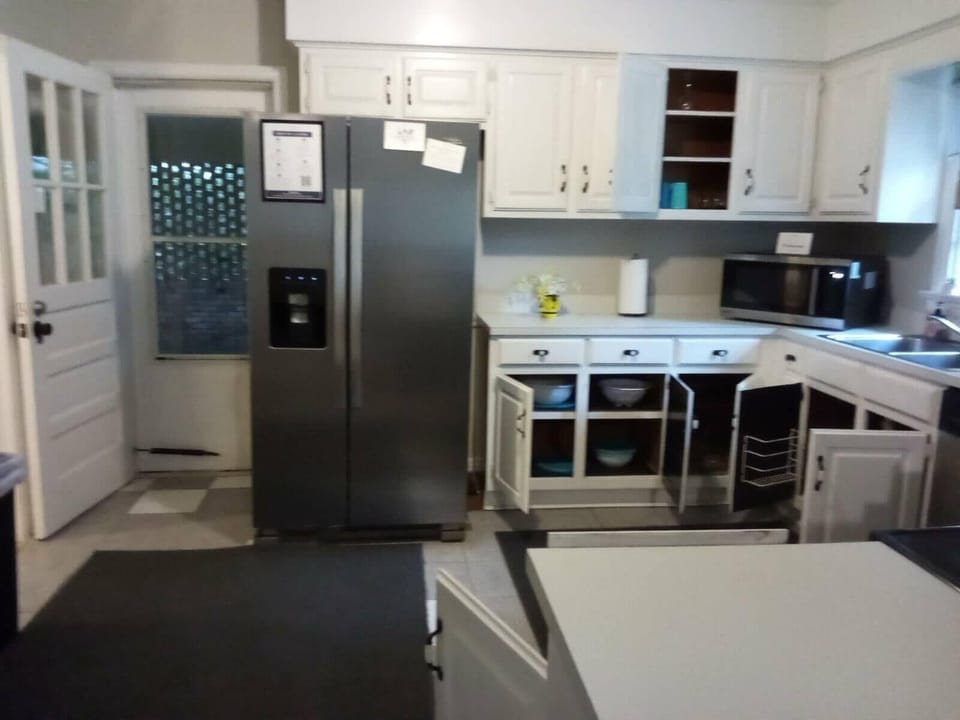 Recent photo taken by our cleaning team, ensuring you see the home how it truly is.