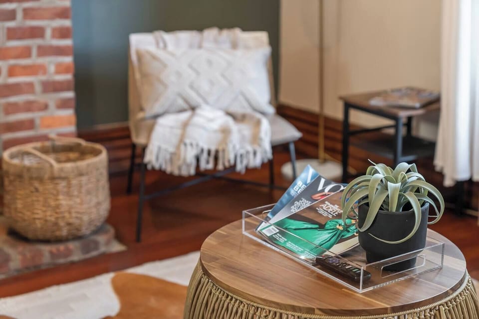 Some light reading material and plenty of seating and table space. 