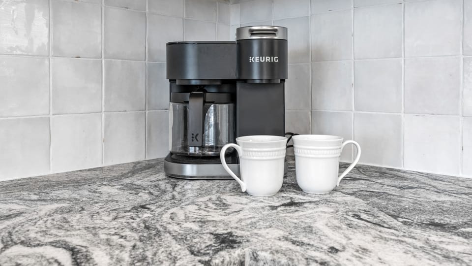 Keurig & Regular Coffee Pot