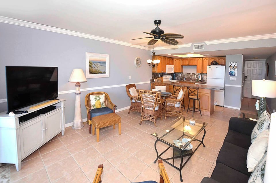 Living / Dining / Kitchen