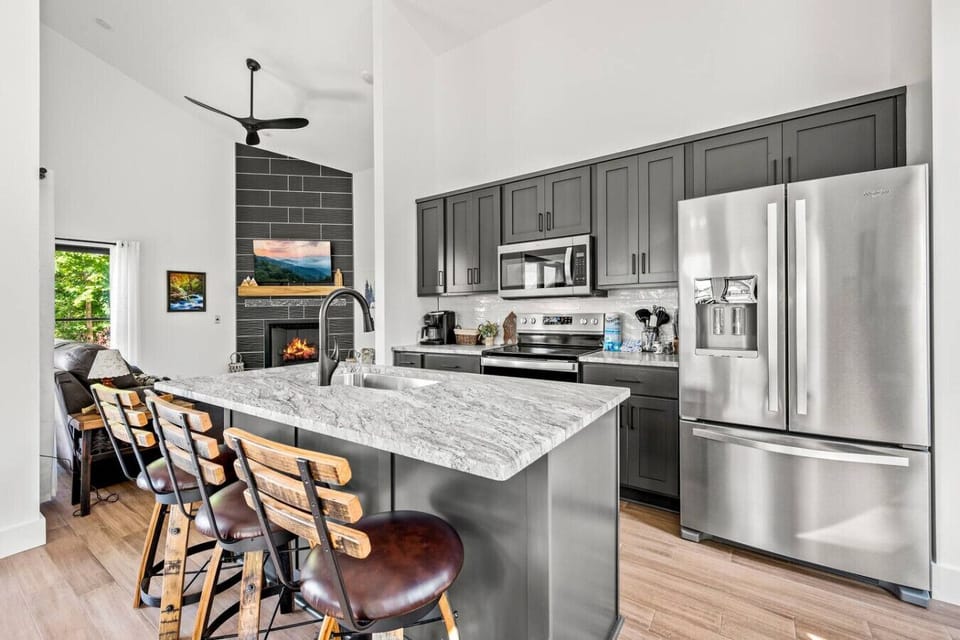 Brand new kitchen comes fully equipped with premium stainless steel appliances.