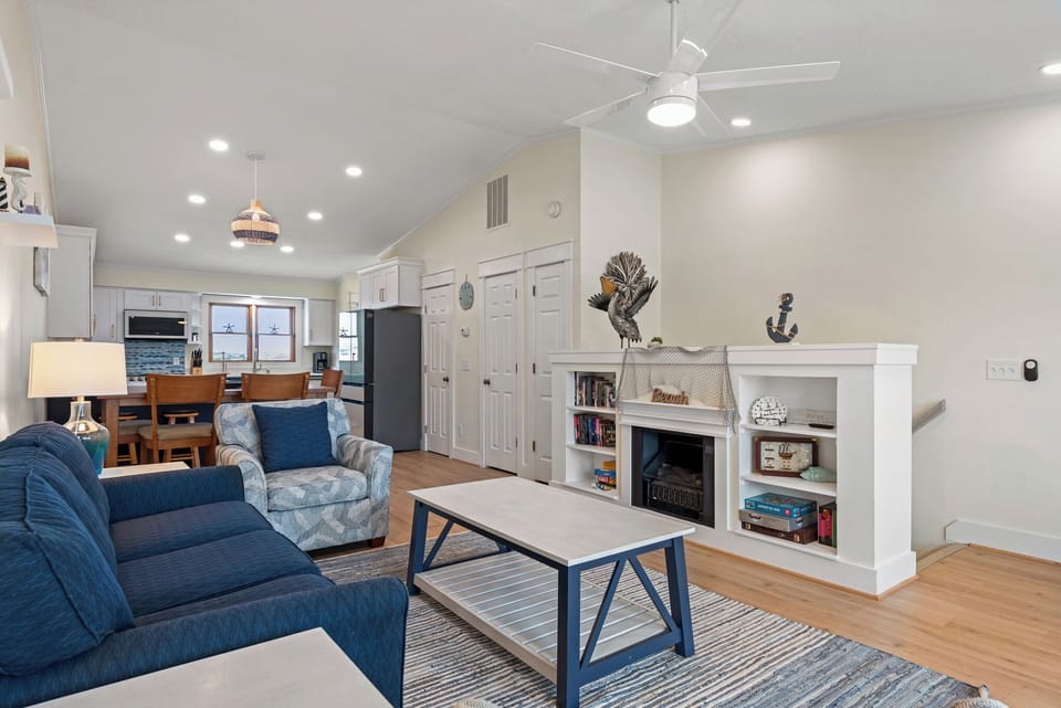 SDB4: The Blue Pelican | Top Level Living Area