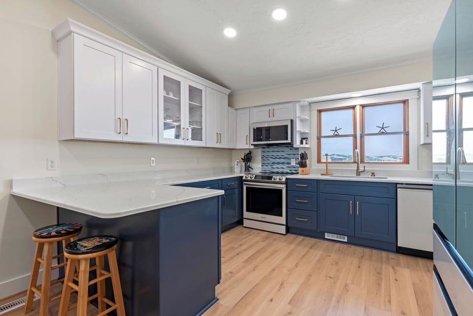 SDB4: The Blue Pelican | Top Level Kitchen