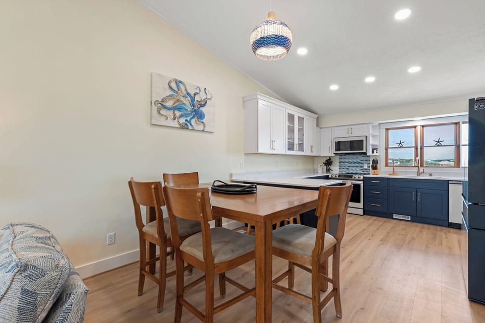 SDB4: The Blue Pelican | Top Level Dining Area