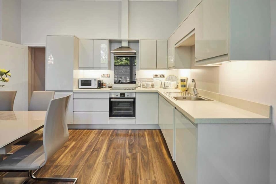 Brooklands Timless, Scarborough - Host & Stay