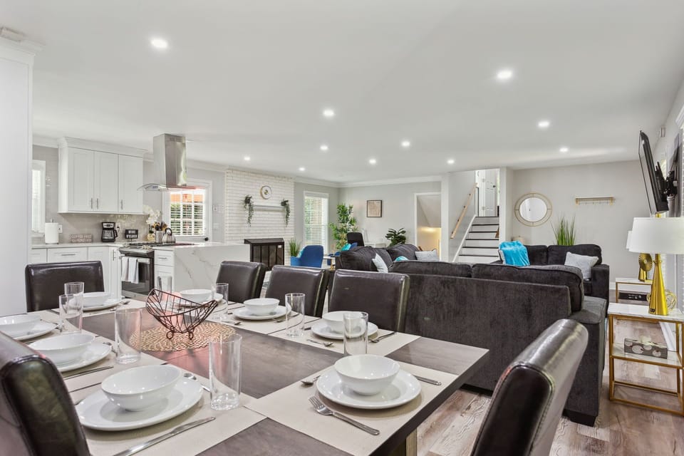 Formal dining area - Main Level